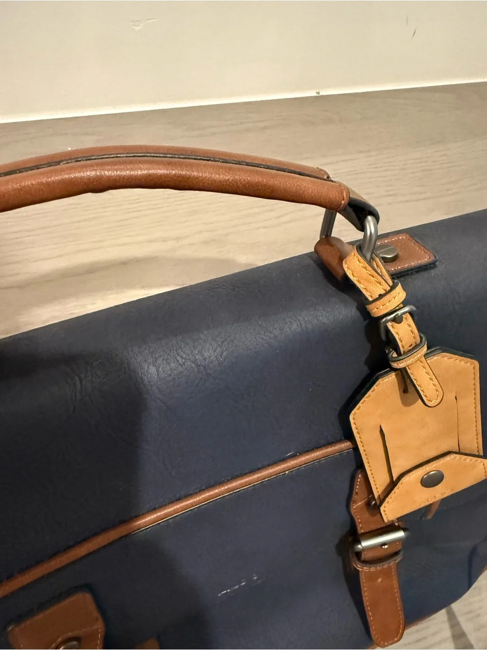 ALDO Men’s Navy Leather and Brown Trim Messenger Bag Laptop Sling Strap NWOT